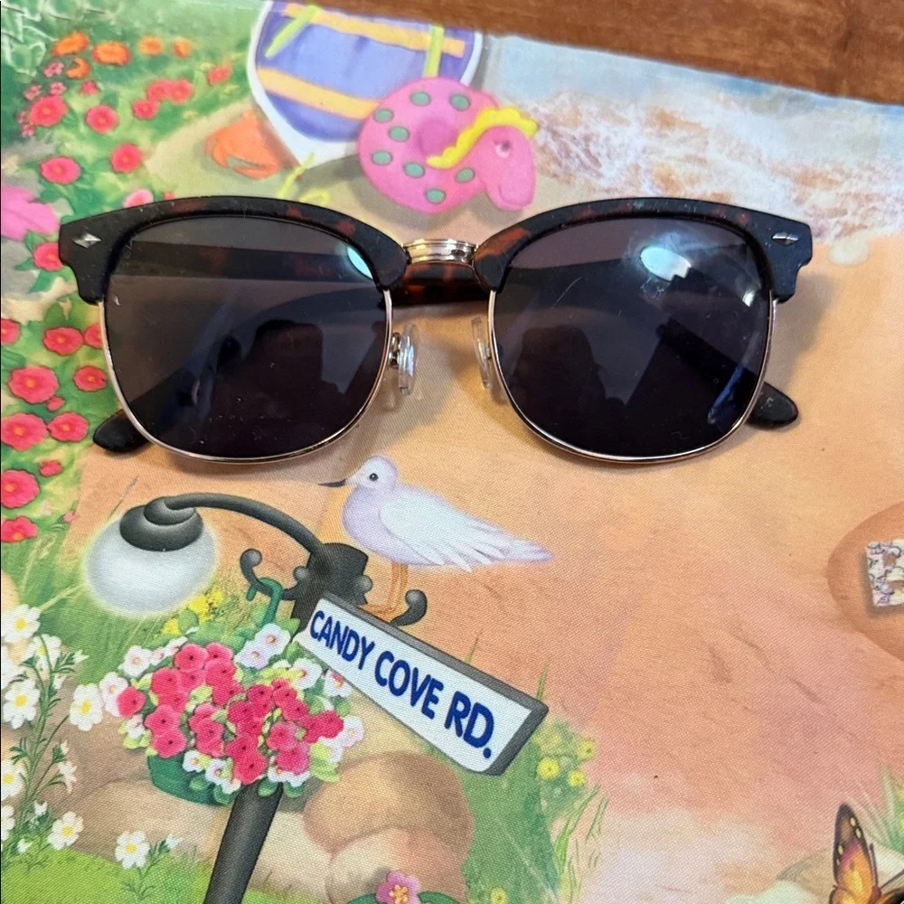 Aeropostale Black and‎ Gold Sunglasses